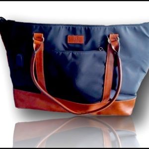 Teacher bag or business shoulder bag. USB port.